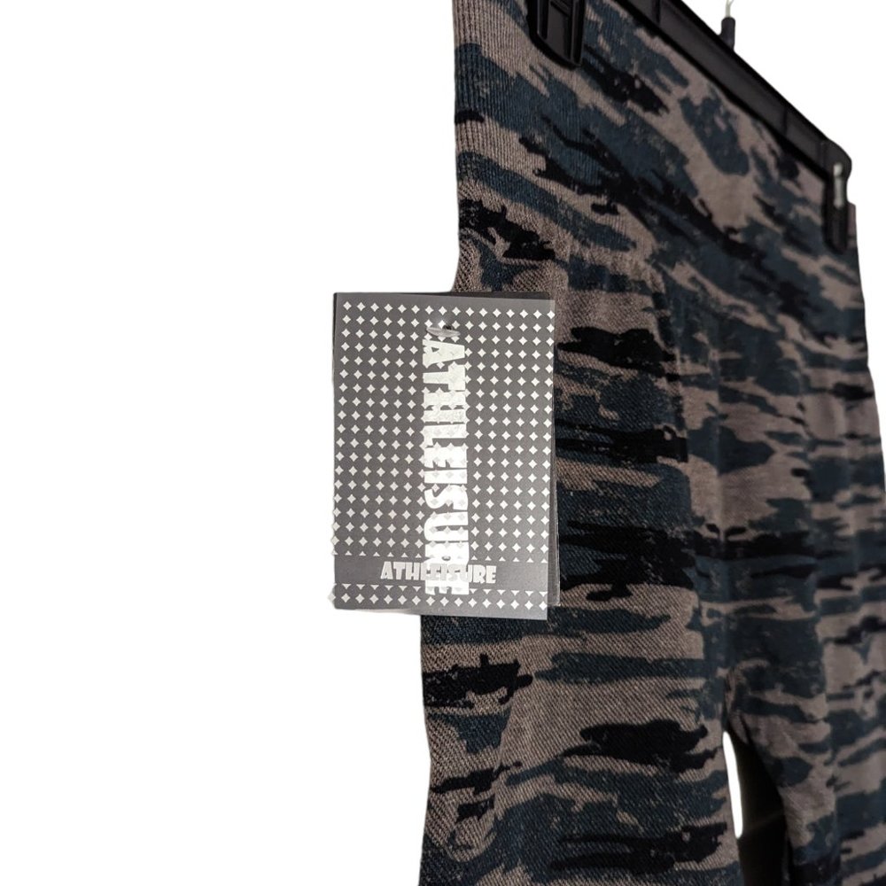 Women's NWT Athleisure camo print leggings, green/multi, size L/XL